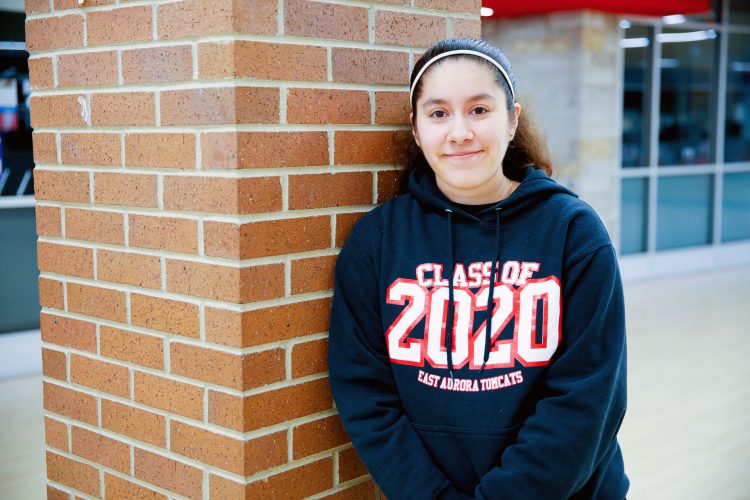 Una estudiante de último año de la clase de graduación de este año, Melissa Tovar, se graduará con el Sello (en Español) y el Encomio (en Francés).
